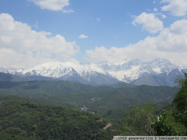 Tian Shan
Los picos del Tian Shan desde la colina Kok Tebe, en Almaty
