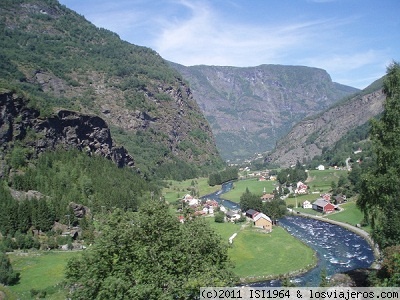 Fläm
El Valle de Fläm. Foto tomada desde el tren de fläm.
