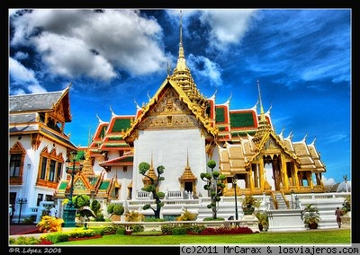 Wat Po
HDR a tres exposiciones del Templo Wat Po en Bangkok, capital de Thailandia. La verdad es que con esta saturación es uno de mis HDRs favoritos (siendo el primero que hice)
