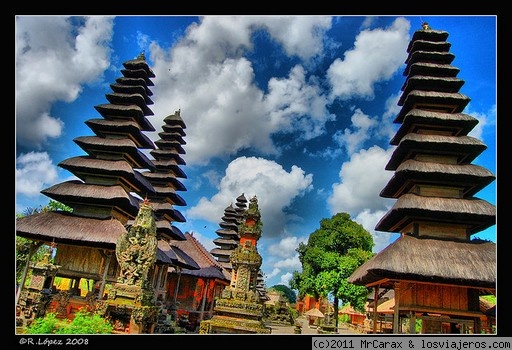 Templo Taman Ayun
HDR del templo de Taman Ayun (Bali). El encuadre angulado es intencionado igual que la saturación de los colores en la aplicación del HDR. Espero que os guste.
