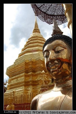 Cuanto oro!!!
Imagen de monumentos i pagodas del templo Doi Suthep de Chiang Mai (Thailandia)
