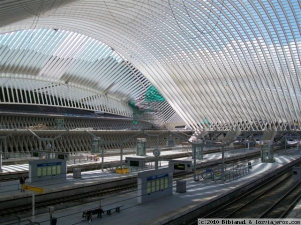 Estación Lieja Guillemins
Estación principal de Lieja, diseñada por Santiago Calatrava e inaugurada en 2009.
