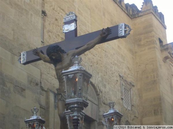 Semana Santa
Paso de Semana Santa a su paso por la Mezquita de Córdoba
