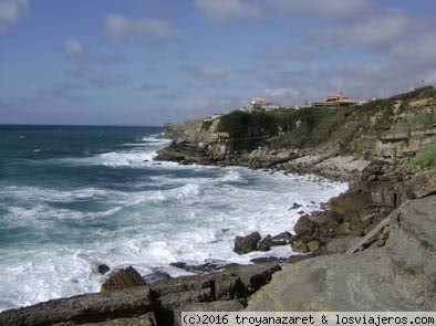 Costa Atlántica cerca de Sintra
El Atlántico bate con fuerza en la costa
