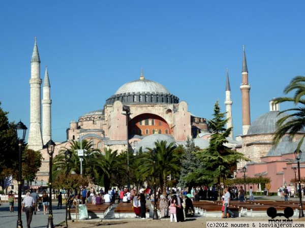 Santa Sofia.
Vista exterior de Santa Sofia en Estambul
