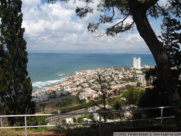 Haifa
Vista de Haifa, en Israel, ciudad natal del músico Gene Simmons, bajista del grupo Kiss. Curiosamente para comer en el buffet se podía elegir estofado de lengua.
