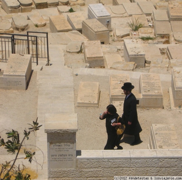 Josafat
Cementerio hebreo en el valle de Josafat. Según la profecía aquí comenzará el jucio final, por lo que los judíos ricos invierten enormes fortunas en una sepultura en este lugar.
