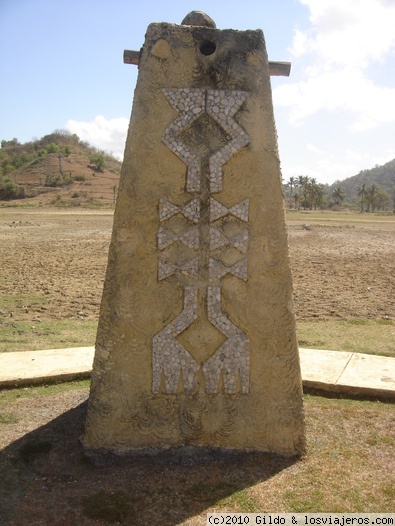 Este si es extraterrestre...Lombok
Monolito en la isla de Lombok
