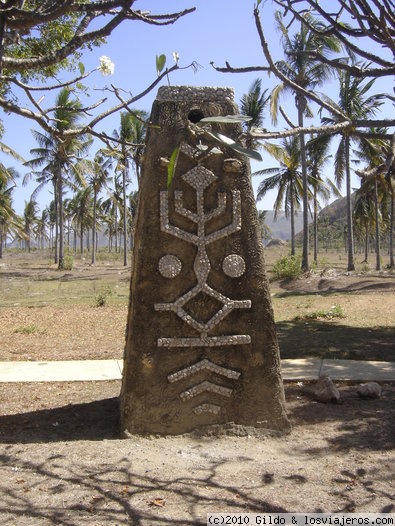 Quiza demasiado bien hechos...Lombok
Monolito en Lombok isla de Indonesia
