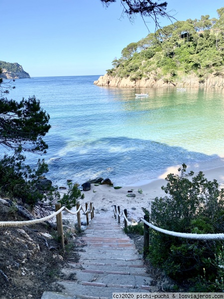 Playa de Aiguablava- Begur
La playa de Aiguablava en Begur ( Costa Brava) es una de las más famosas por sus aguas turquesas y vegetación natural. 
Este año va a tener aforo limitado ya que es de pequeñas dimensiones.
