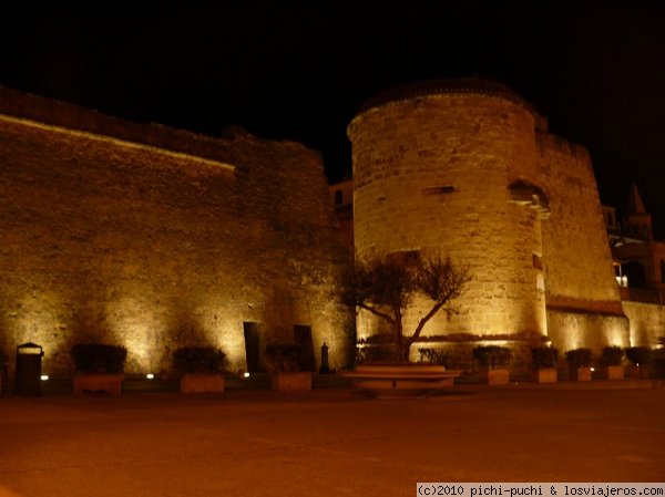 Murallas Alghero
Bonita ciudad fortificada con fuertes raices catalanas que aún son visibles en sus calles.
