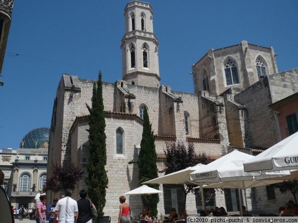 Iglesia de Sant Pere (Figueres)
Esta Iglesia se situa muy cerca del Museo Dalí. Es de estilo gótico y se construyó por orden del Rey Pere el Cerimonios.
