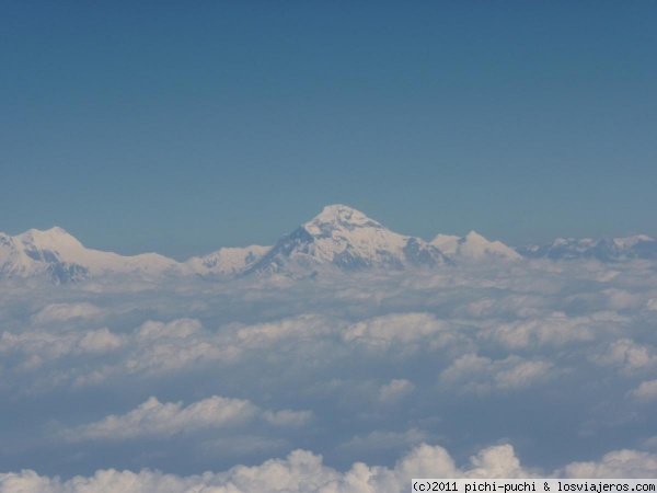 Vuelo Delhi- Kathmandú
El vuelo de Delhi a Kathmandú se convierte en una delicia al poder disfrutar de las vistas de las montañas del Himalaya que aparecen por encima de las nubes.
