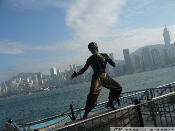 Estatua de Bruce Lee, Hong Kong
Todo un ídolo allí, Bruce Lee tiene su propia estatua en el Paseo de las Estrellas, en Hong Kong.
