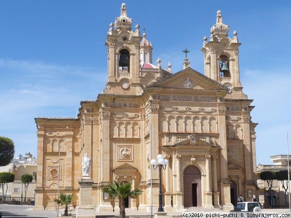 Iglesia de San José, Qala (Gozo)
En la rural isla de Gozo se encuentran bellas iglesias, muchas veces de tamaño desproporcionado con las pequeñas aldeas a las que pertenecen. En este caso vemos la Iglesia de San José, en el pueblo de Qala (Gozo).
