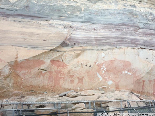Pinturas rupestres Pha Taem N.P. - Isan
Pinturas rupestres datadas de hace 3000 años. Tiene un centro de visitantes bastante interesante. La entrada para estranjeros son 400tbh.

