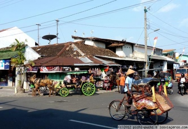 CALLES DE YOGYAKARTA
Calles de la ciudad de Yogyakarta en las cercanías del Kraton
