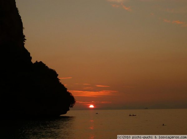 Puesta de sol en Railay. Krabi
La playa de la península de Railay es paradisíaca aunque en temporada alta puede resultar demasiado concurrida. Las puestas de sol son innolvidables.
