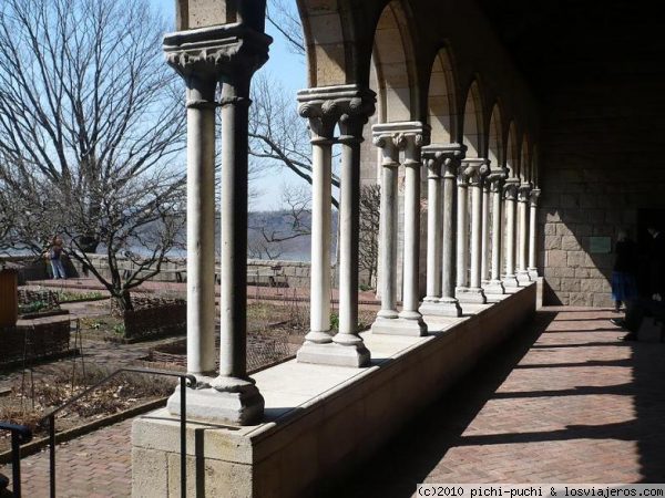 Claustro del Museo Cloisters en New York
Claustro del Museo Cloisters, perteneciente al Metropolitan Museum.
