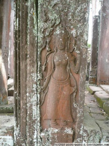 Relieve de una apsara. Bayon
Bajo relieve de una apsara en el templo de Bayon. Camboya.
