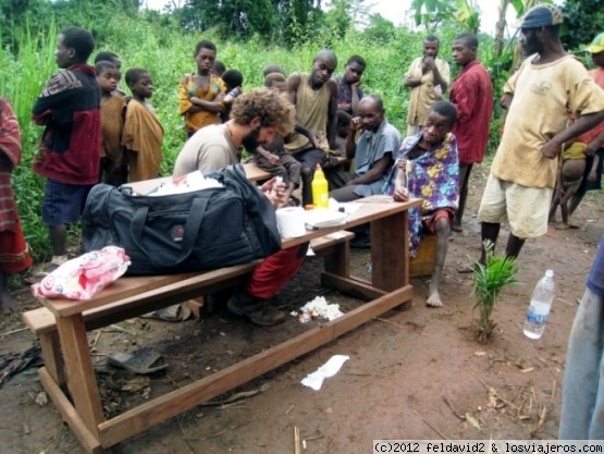 Centroafrica
Un dia de curaciones.
A los pigmeos todos ellos Licenciados algunos Doctorados en conocimientos de la selva centroafricana.
