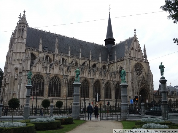 Notre Dame du Sablon. Bruselas
La bonita iglesia de Notre Dame du Sablon vista desde Petit Sablon
