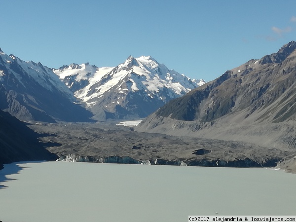 Lago y glaciar Tasman
Lago Tasman bajo el frontal del glaciar Tasman. Mt. Cook NP
