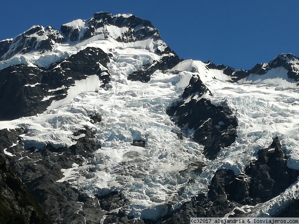 Mt Sefton.  Aoraki/Mt.Cook NP
Glaciares agarrados a Mt. Sefton
