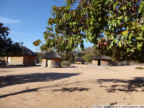 Poblado africano
Grupo de casas de un poblado Ndebele
