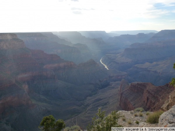 Vista del río Colorado
Gran Cañón. Vista desde el punto Mohave de la ruta Hermits Rest
Vista del río Colorado
Gran Cañón. Vista desde el punto Mohave de la ruta Hermits Rest