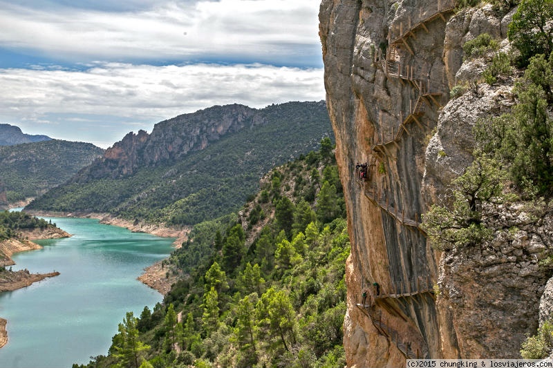 Viajar a  España: Pirineo - las singulares pasarelas de Montfalco (Pirineo)