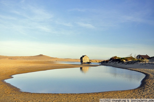 paisaje marciano de Valizas
laguna en la playa de Valizas Uruguay
