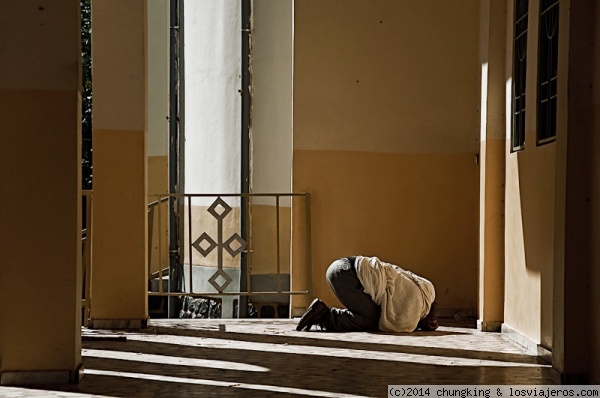 al habla Dios
Rezando en Bahir Dar
