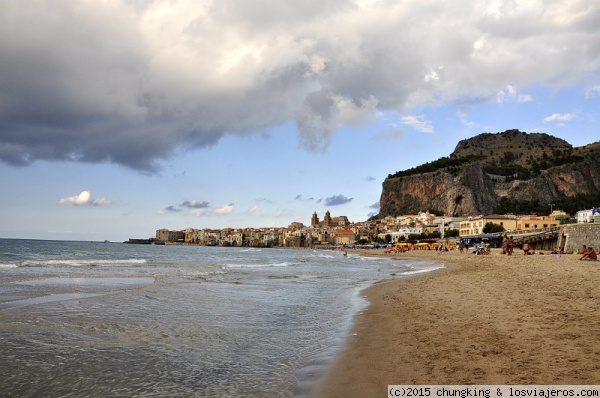 Cefalú. Norte de Sicilia.
cefalú desde la playa
