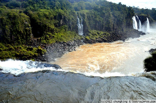 caida de aguas en Iguaçu lado brasileño
caida de aguas en Iguaçu lado brasileño
