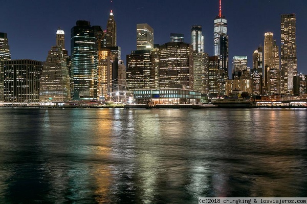 tachaaaannn: Manhattan by night
socorrido bodegón nocturno del perfil Manhateño desde Brooklyn
