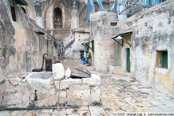 al resguardo del santo sepulcro
al resguardo del santo sepulcro
