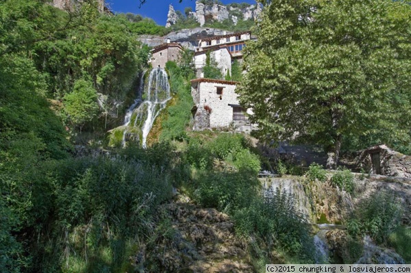 orbaneja del castillo. Burgos
las cascadas de orbaneja del castillo, cayendo hacia el Ebro
