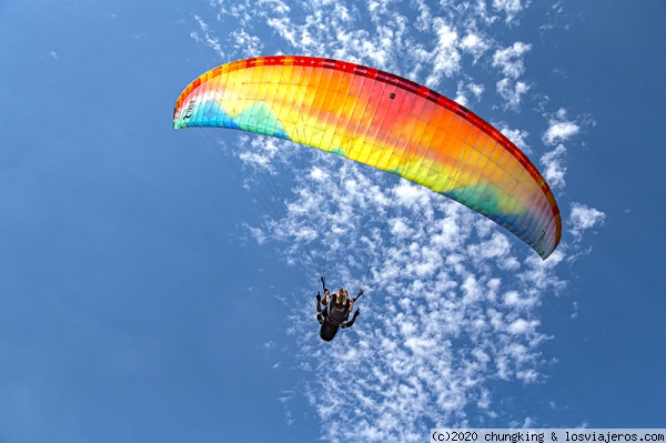 Vuelo en parapente desde el Monte Toro de Menorca
Volando en parapente tras el lanzamiento desde el Monte Toro de Menorca
