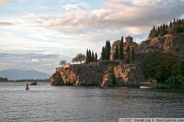 Iglesia de San Juan Kaneo en Ohrid
Iglesia de San Juan Kaneo en Ohrid al atardecer
