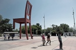 monumento contra la minas antipersona en la plaza de las naciones de Ginebra
monumento silla ginebra plaza naciones