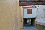 pasaje bajo edificio en Béjar