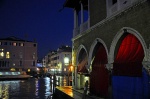 venecia: mercado de Rialto a la noche