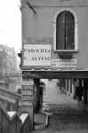 sotoportego lustraferi en blanco y negro cannaregio venecia