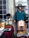 tienda de objetos kitch, en la Feria de Ladra en Lisboa