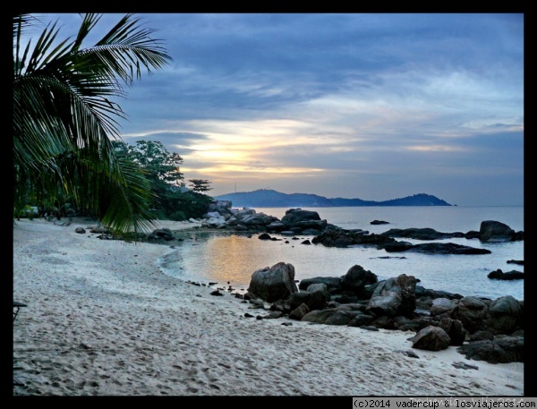 Atardecer en la playa del Coral View Resort, en Perhentian Besar
Atardecer en la playa del Coral View Resort, en Perhentian Besar
