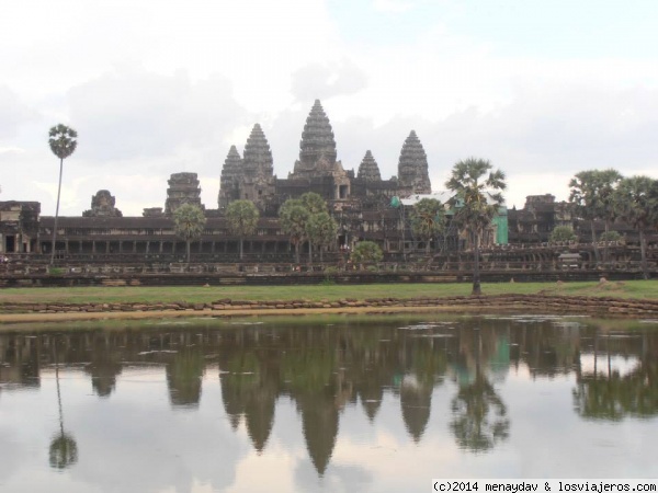 Angkor Wat Camboya
El mas famoso de los templos de Angkor, Angkor Wat es impresionante. Una visita imprescindible.
