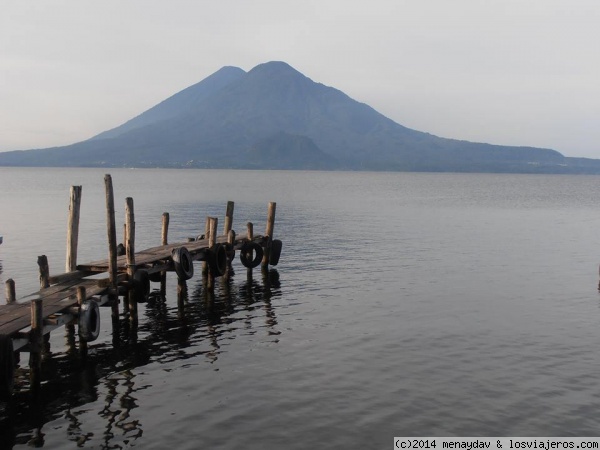 Volcan en Atitlan
Vista de uno de los tres volcanes que rodean el Lago Atitlan, tomada desde Panajachel.
