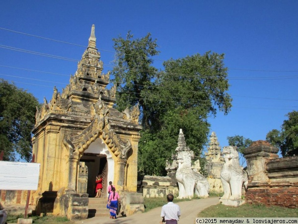 Maha Aungmye Bonzan
Entrada al templo Maha Aungmye Bonzan en Inwa.
