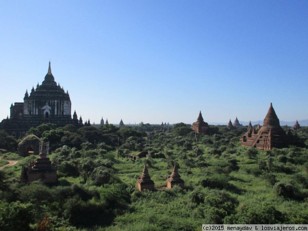 Bagan
Perderse entre los templos de Bagan es una experiencia única. Mires donde mires veras imágenes como esta.
